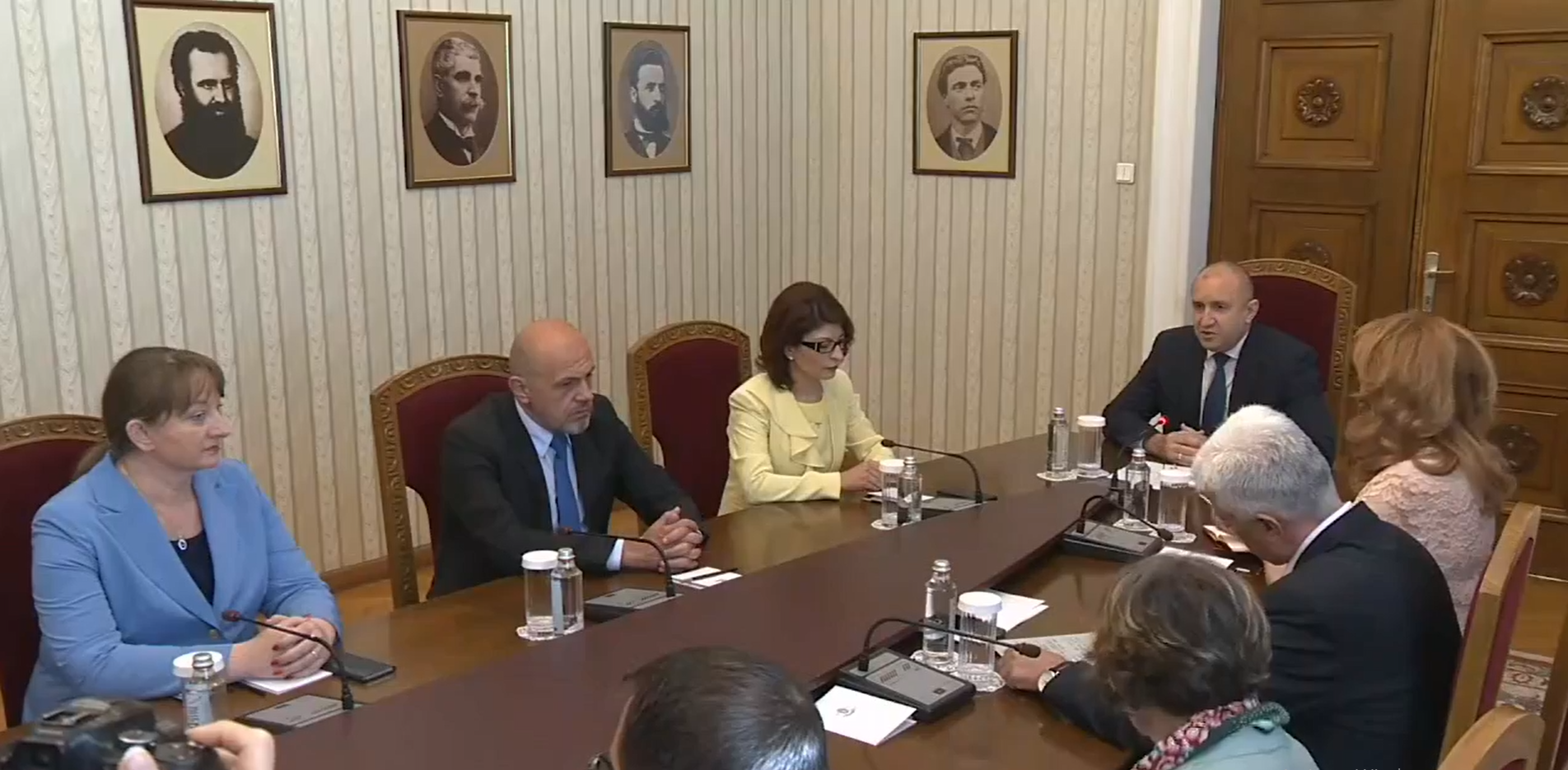 ГЕРБ-СДС при Радев: Поемаме отговорност да търсим решения за справяне с кризите (ВИДЕО)