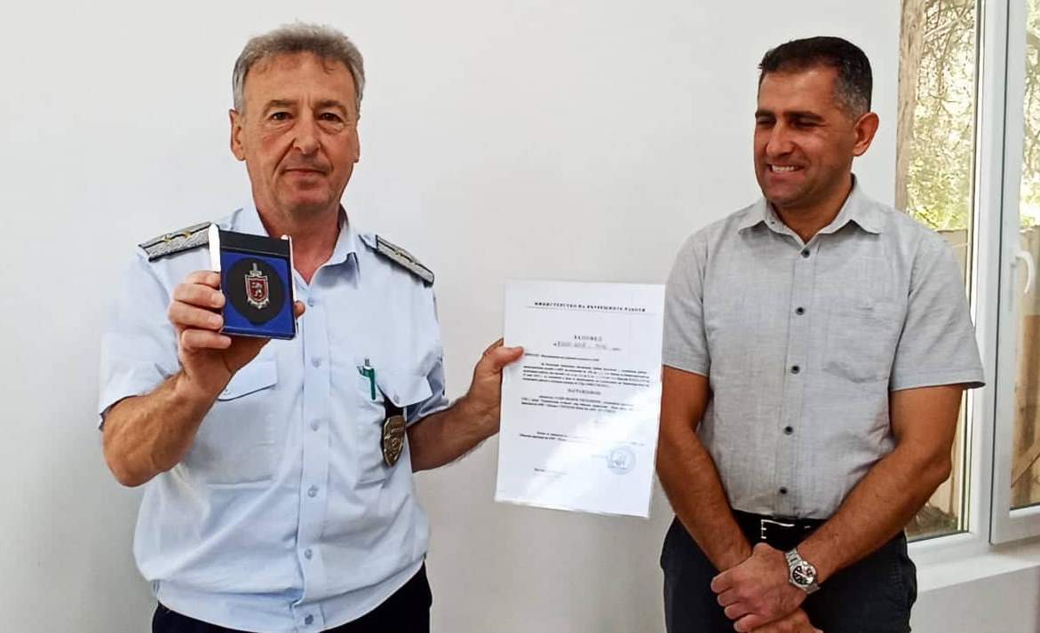 Полицай с над 10 награди излезе в заслужен отдих