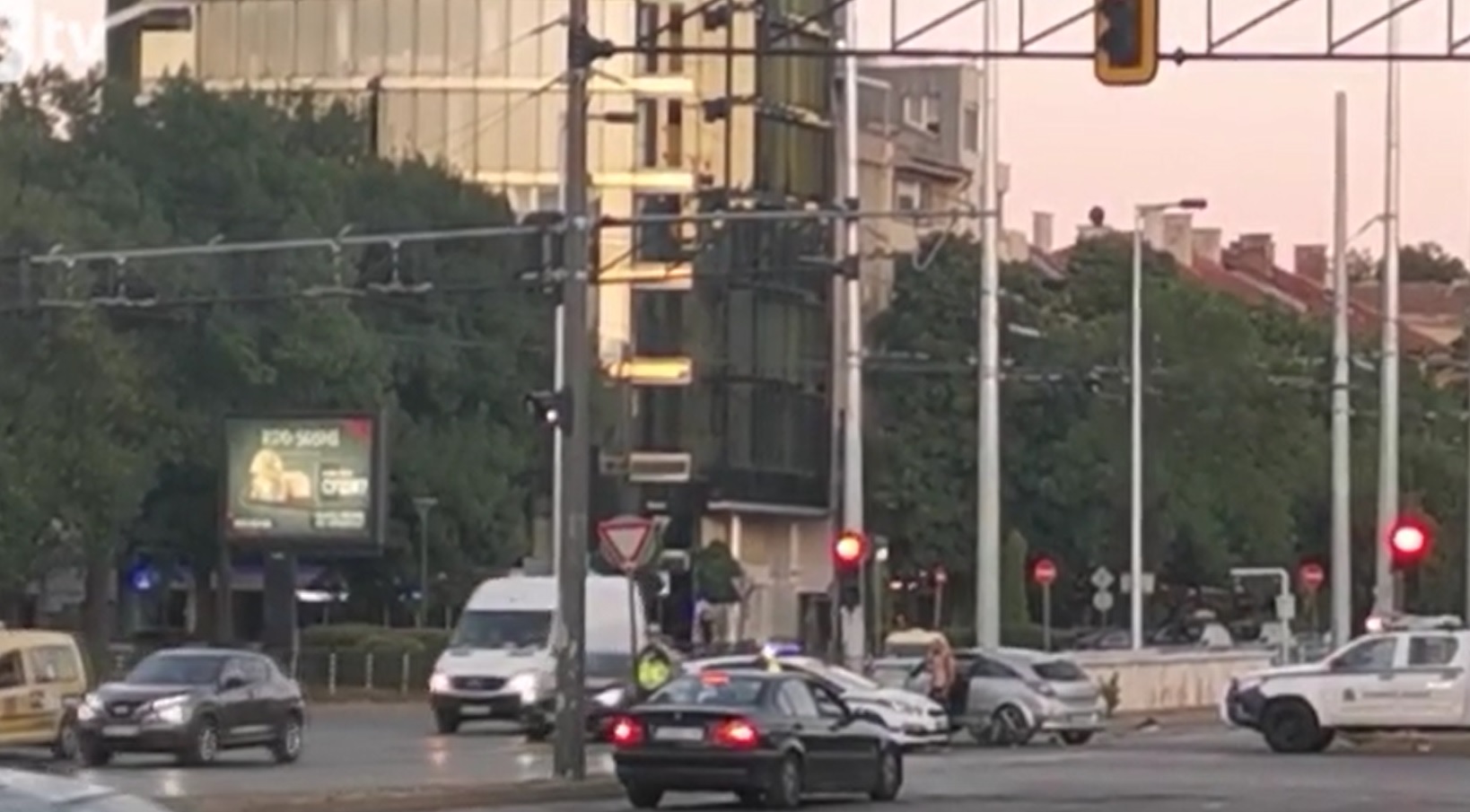 Две коли се удариха на бул. "Черни връх" в София