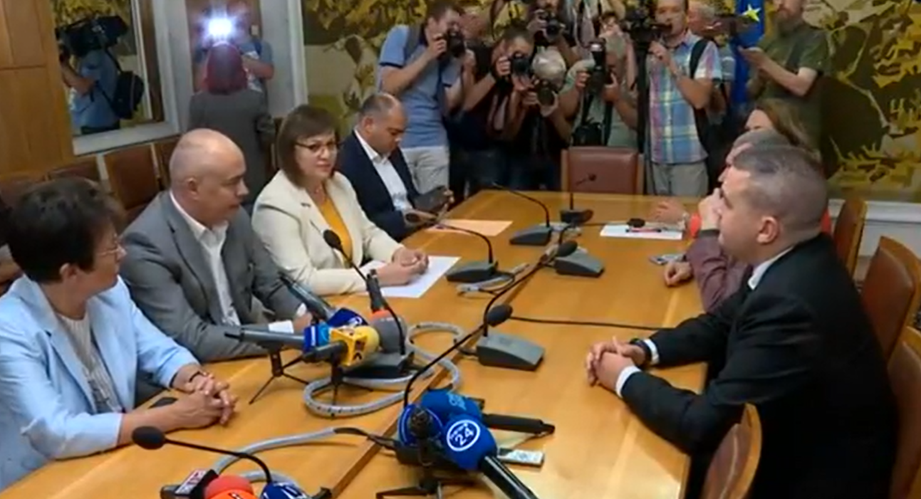 Ива Митева на преговорите с БСП: В момента избори не са необходими (ВИДЕО)