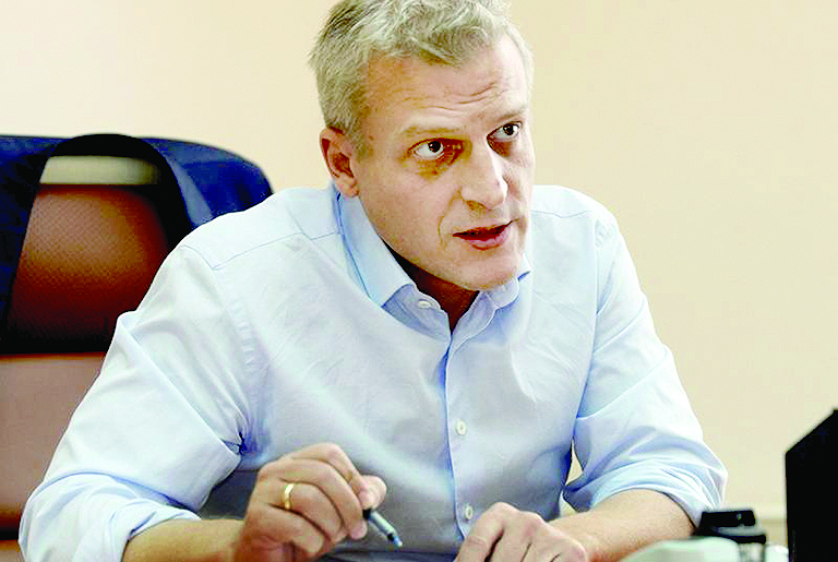 Дясното отново се сплотява