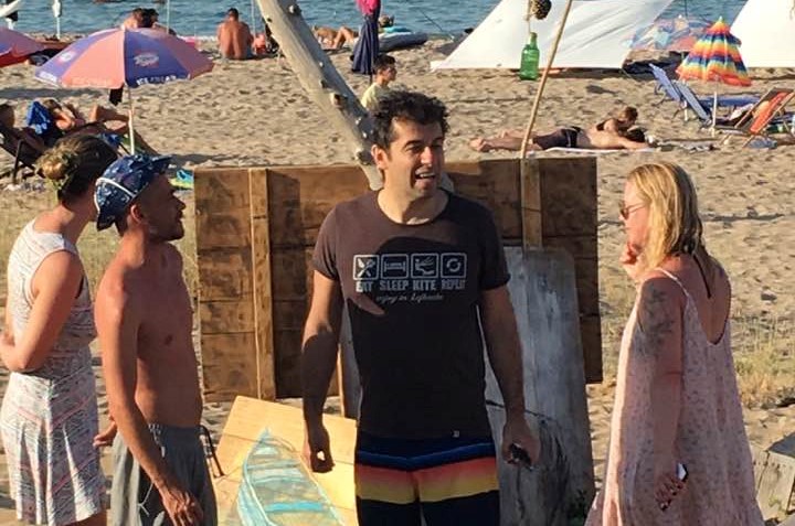 Киро на плаж "Корал" със семейството си и НСО