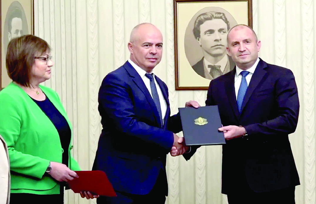 Депутати предупредиха Нинова за Конституцията (обзор)