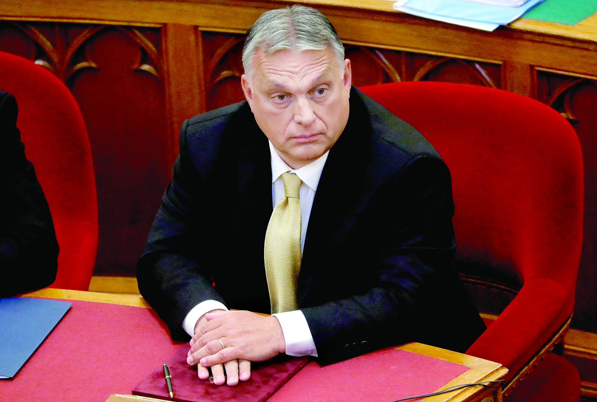 Виктор Орбан - Хусарят на покрива