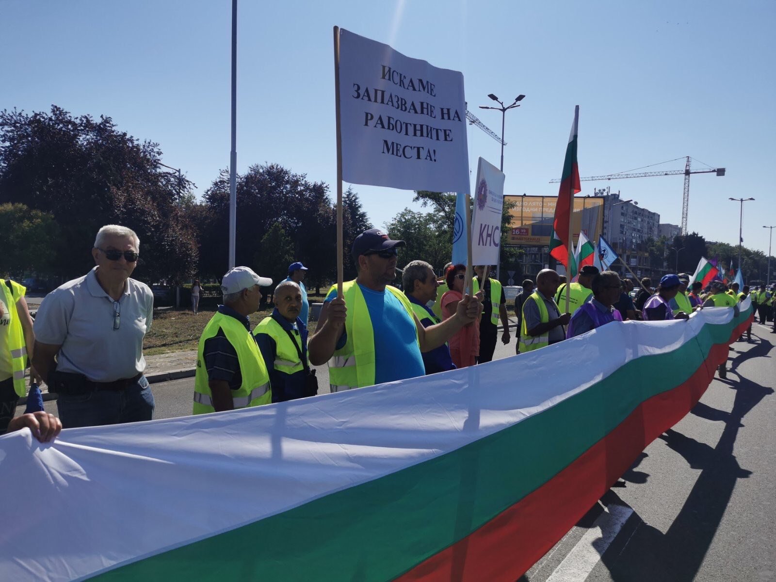 Строителни работници блокираха пътен възел „Белокопитово“ на автомагистрала „Хемус“