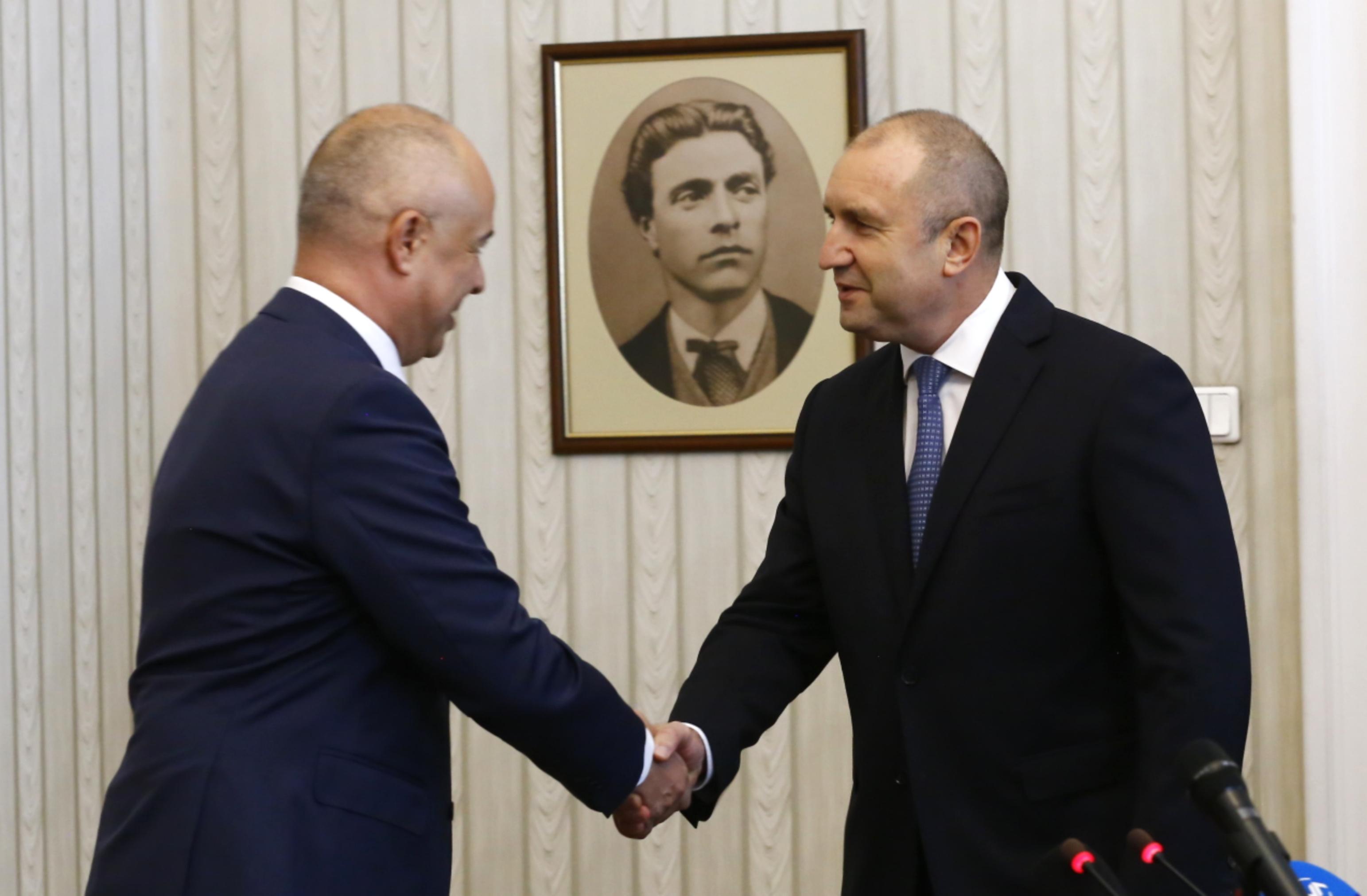 Напрежение за енергиен министър в президентството