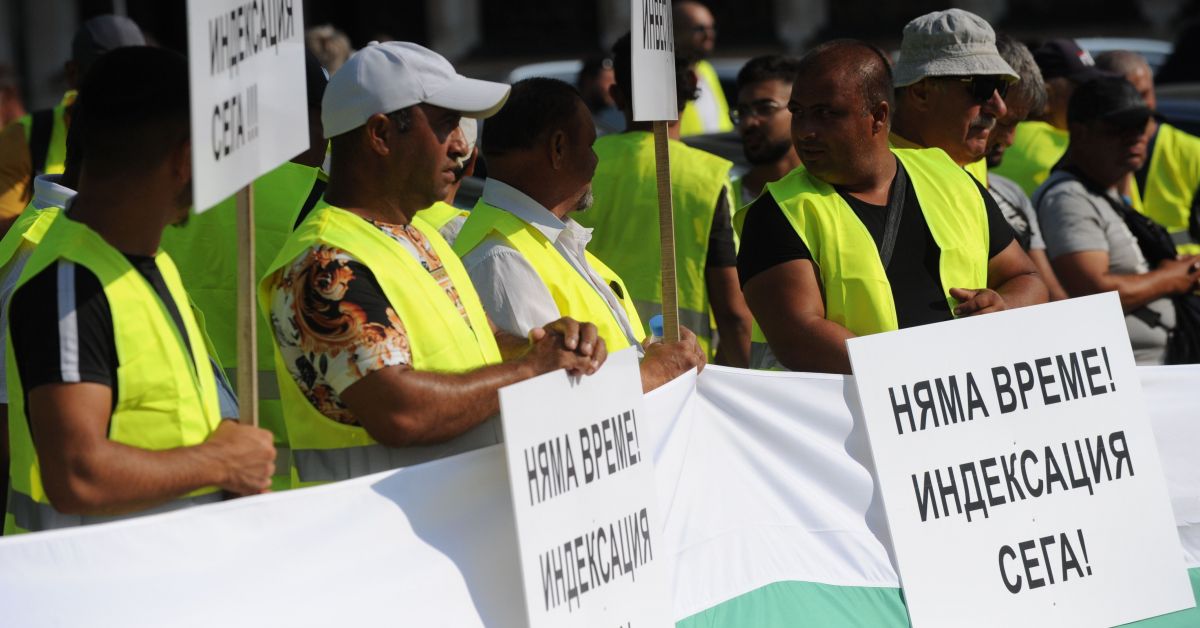 Пътният бранш спира протестите, ще търси диалог със служебното правителство