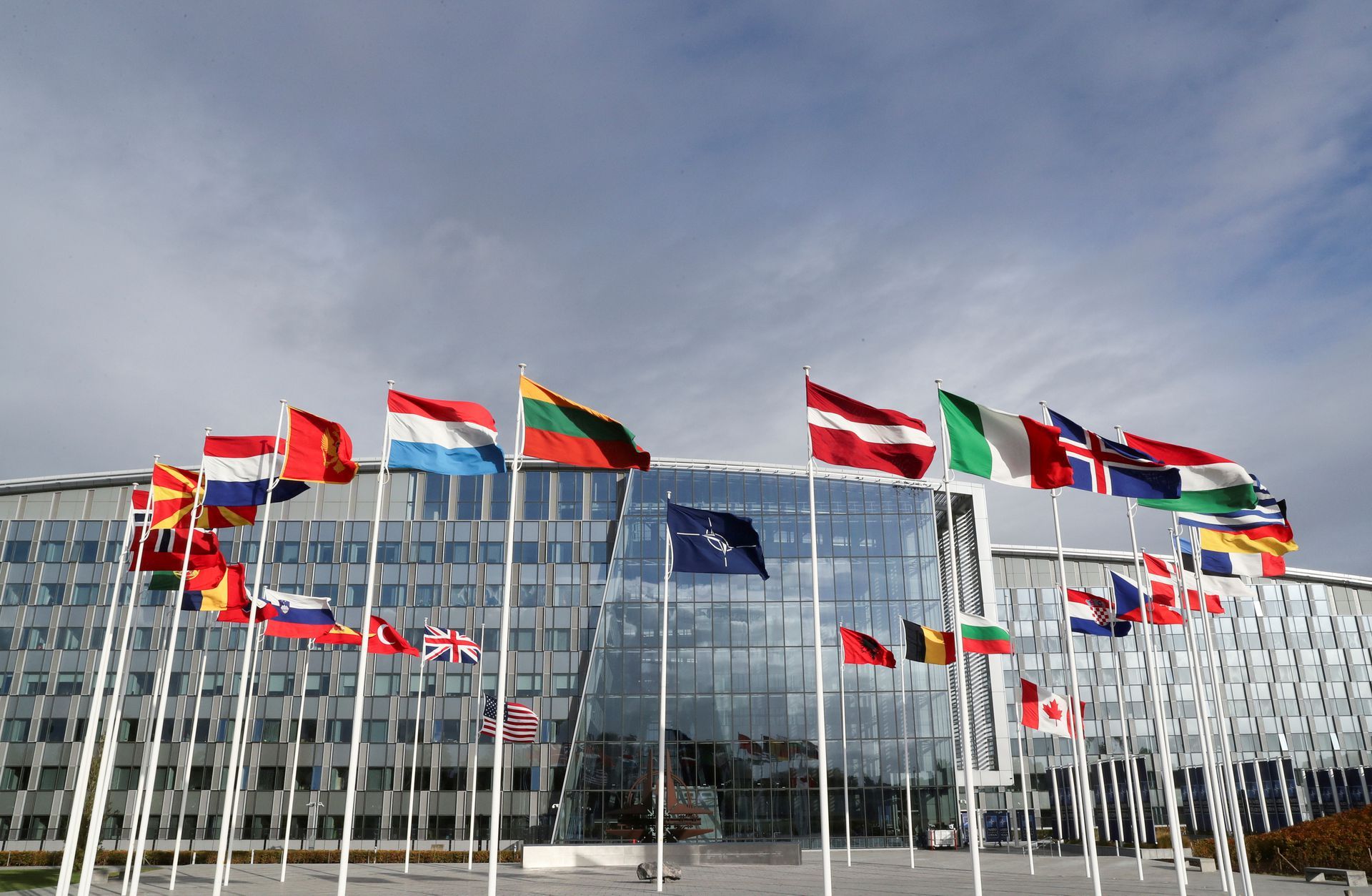 Черногорският парламент ратифицира протоколите за присъединяване на Финландия и Швеция към НАТО