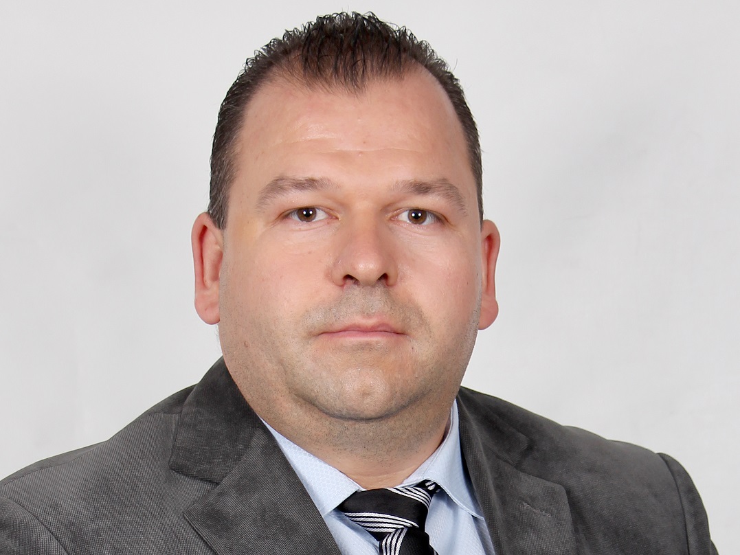 Николай Велчев: Кметът Фандъкова е длъжна да разплете публично казуса с 21-во СОУ в "Лозенец"