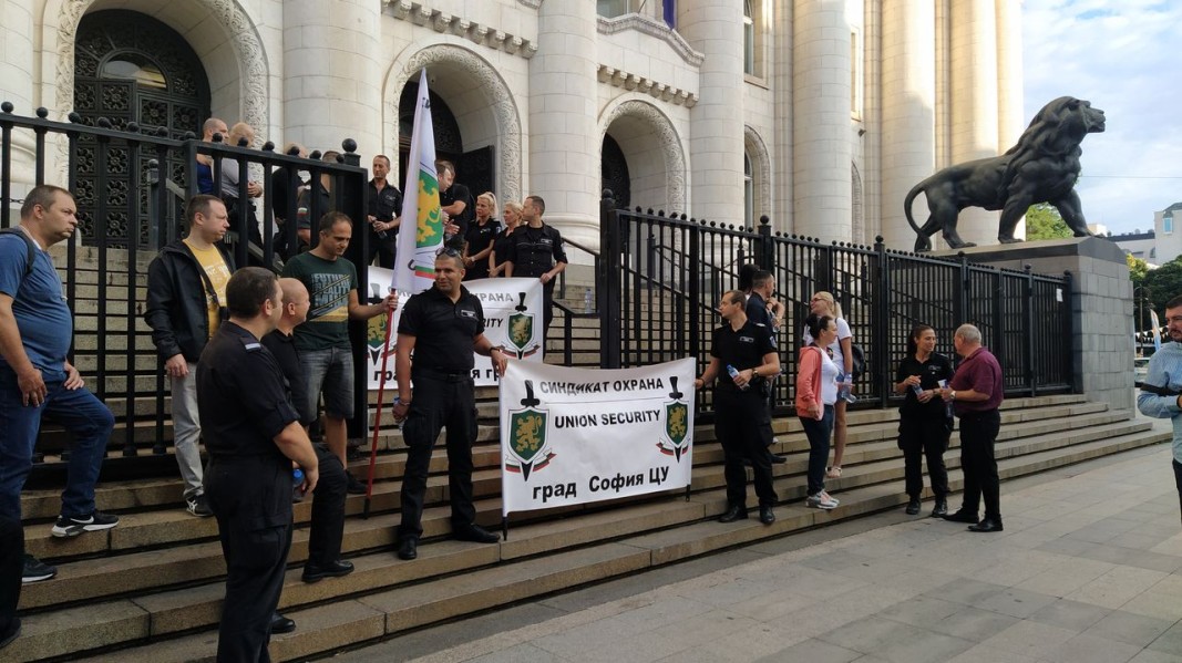 Надзиратели: Излъгаха ни за увеличение на заплатите