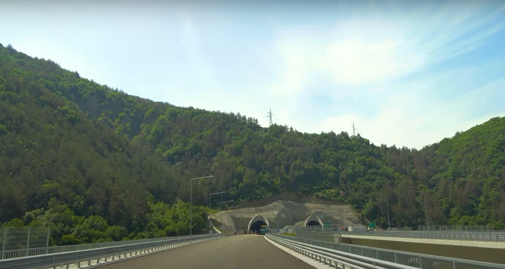 Катастрофа затвори движението в тунел „Железница“