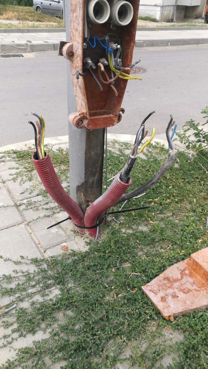 Вандали оставиха на тъмно четири зони във Варна