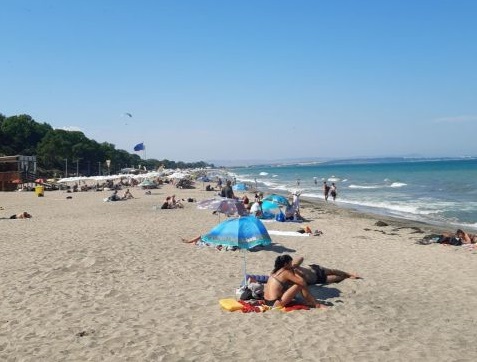 Спасиха три деца на плажа в Бургас