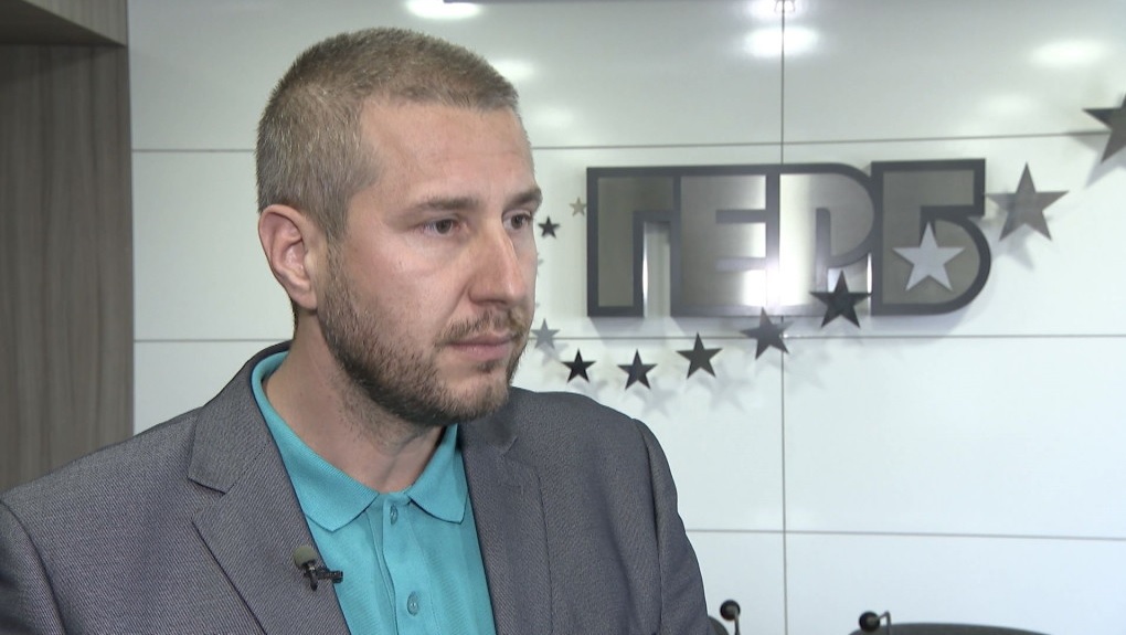 ПР-ът на ГЕРБ: Лена Бориславова да не бърка политиката с парапета