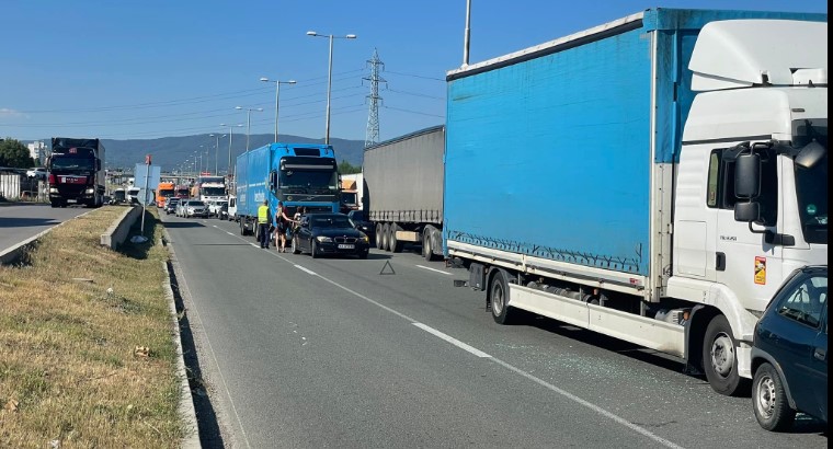 Над 10 км тапа от коли се е образувала на Софийския околовръстен път