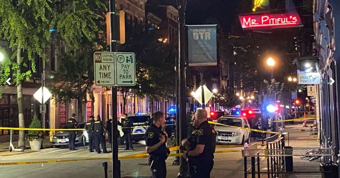 Най-малко девет души бяха ранени при масова стрелба в центъра на Синсинати