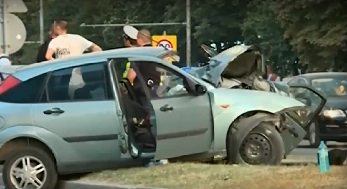 Двама души са с опасност за живота след тежка катастрофа в София