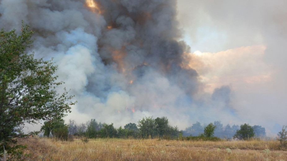 Два хеликоптера ще се включат в гасенето на пожара в Елшица
