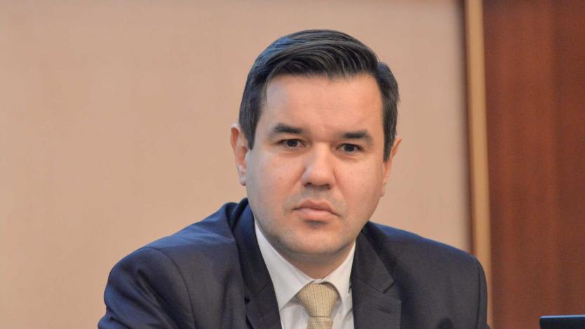 Министър Стоянов: За последните два месеца загубите във ВМЗ-Сопот са над 100 милиона лева