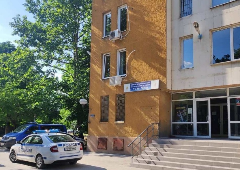 Задържан за домашно насилие се обесил в ареста (обзор)