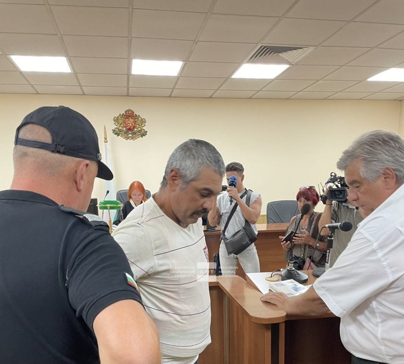 Мъжът, който уби тримата си родни: Преди стрелбата те ме нападнаха с метални пръти