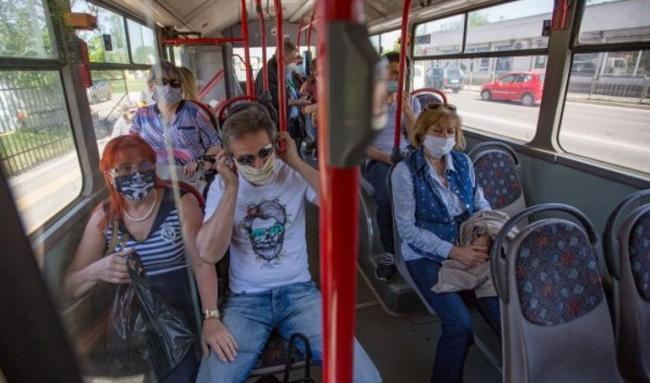 От четвъртък маски само в болници, аптеки и транспорта