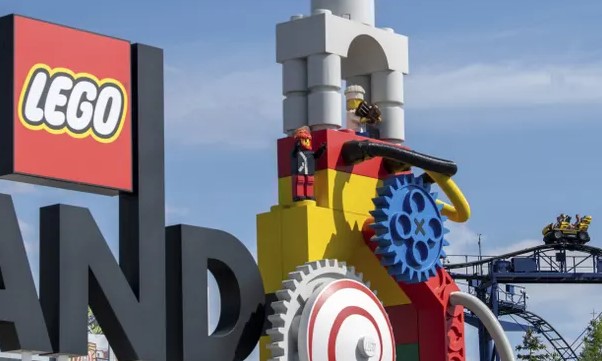 Две влакчета се сблъскаха в увеселителен парк в Южна Германия, има ранени