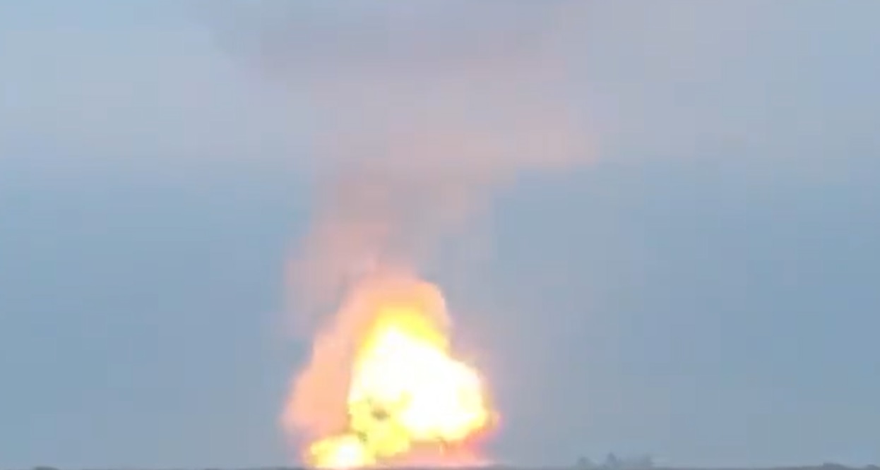 Пожар и експлозия на боеприпаси в руска база на полуостров Крим (ВИДЕО)