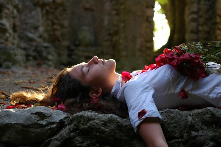 Момиче спи цели 9 години, а събуждането й предизвика огромен шок