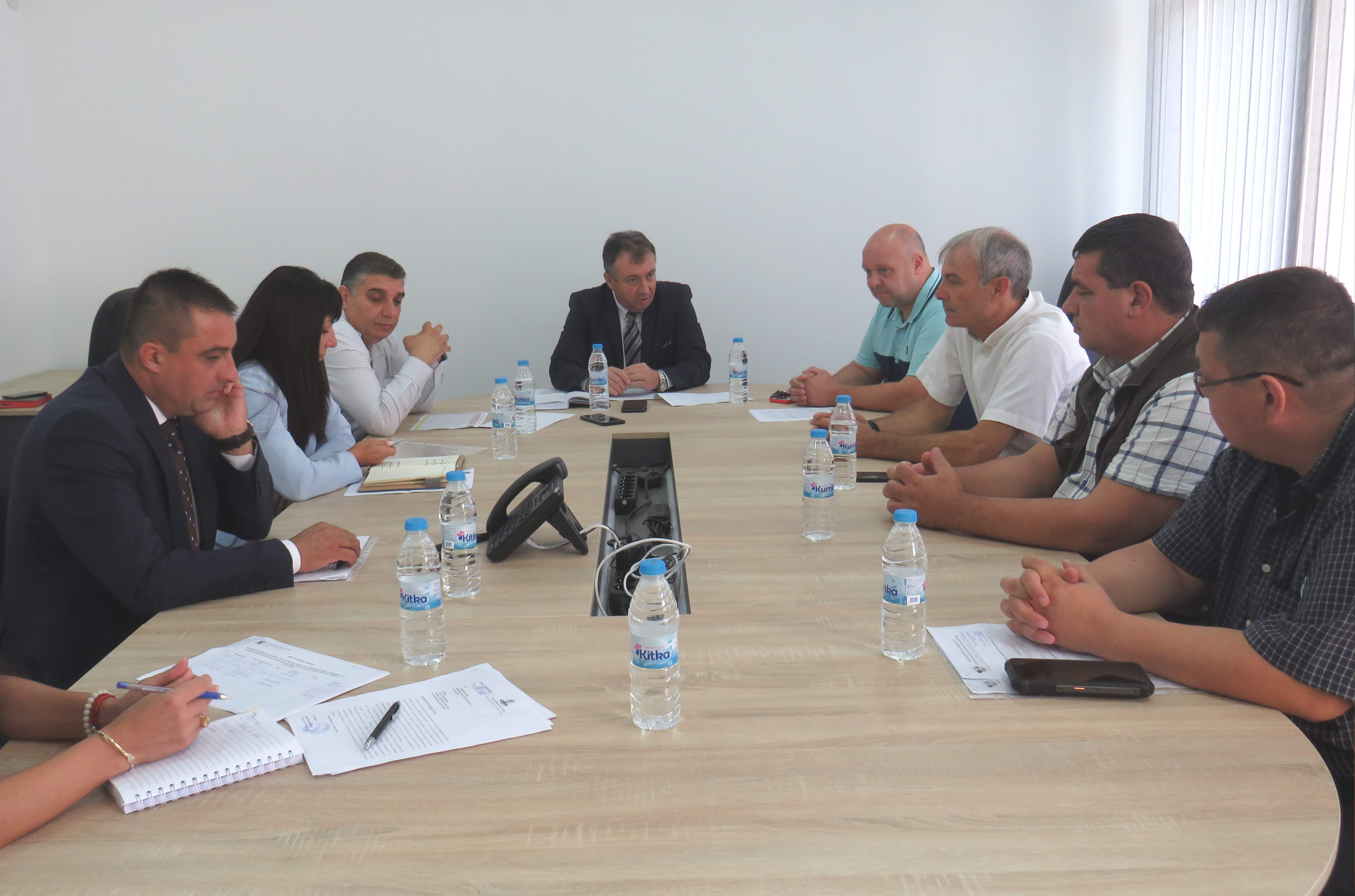 Недостиг на секачи бави доставките на дърва за огрев