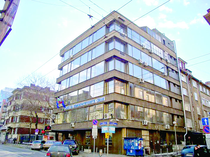 В култовата сграда на СДС влизат европейските прокурори