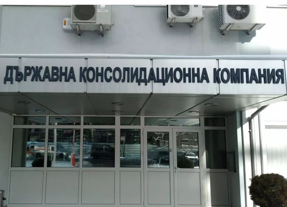 Кадър на Крайслер влиза във ВМЗ-Сопот