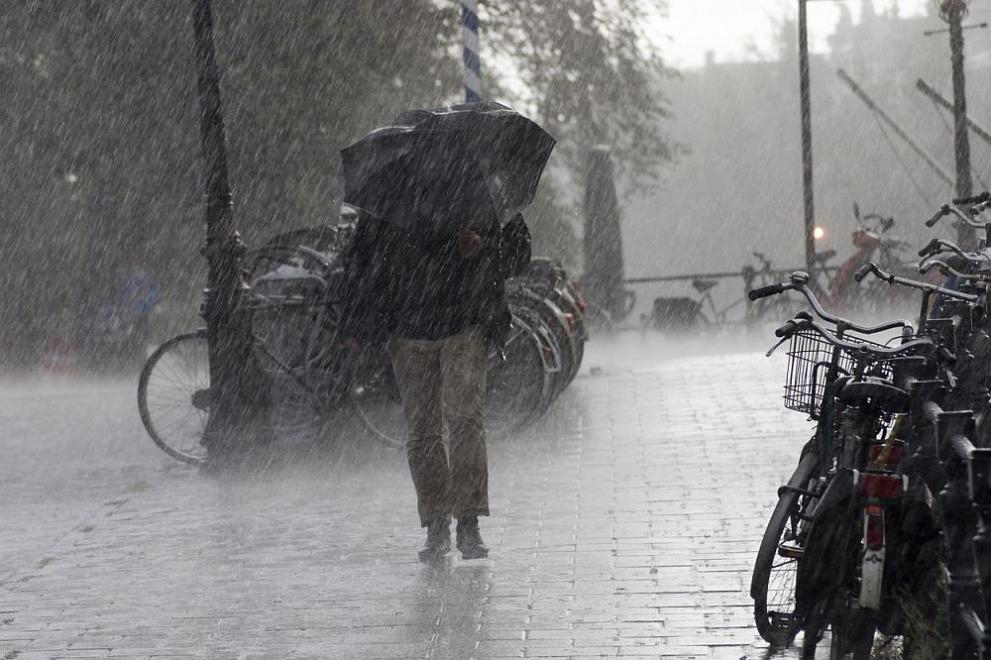 Вижте къде е обявен жълт код за дъждове с гръмотевици утре