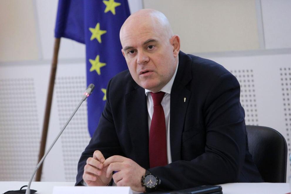 На ход са съдиите и НПО-тата