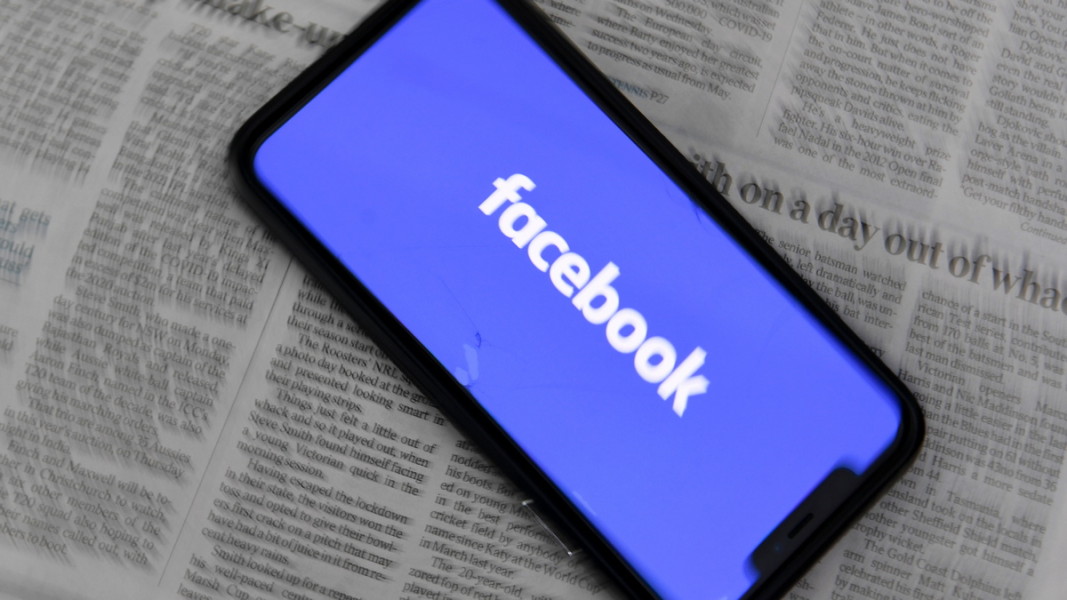 Бъгове във Facebook засегнаха цял свят