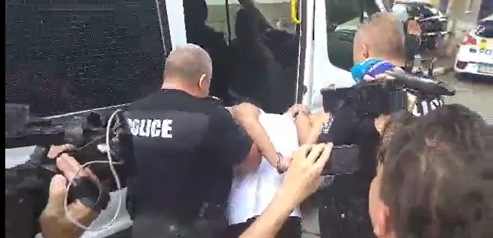 Изведоха шофьора на автобуса, убил двама полицаи в катастрофа в Бургас