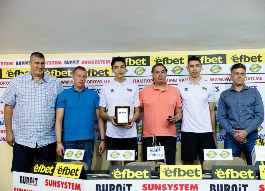 Националите U18 и Виктор Карагьозов– Отбор и Треньор № 1 на юли