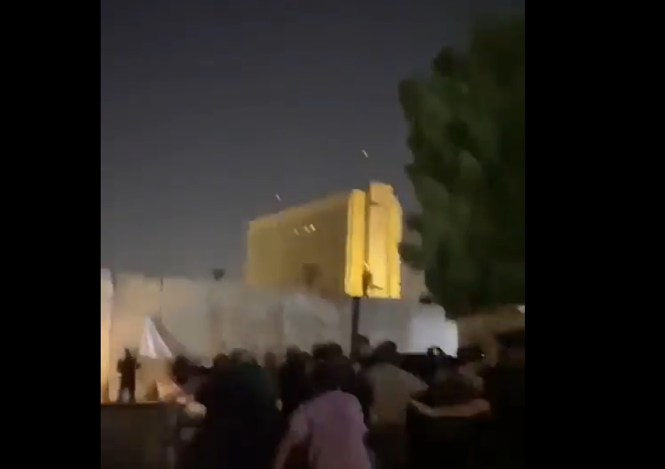 Най-малко 20 загинали при ожесточени сблъсъци в Багдад (СНИМКИ И ВИДЕО)