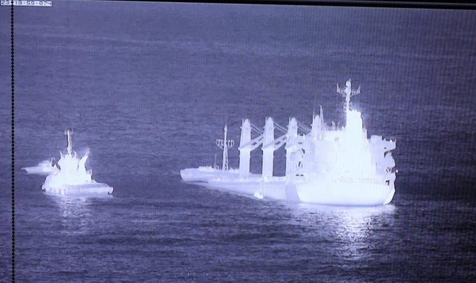 Опасност от петролен разлив край Гибралтар след сблъсък на танкер с друг кораб