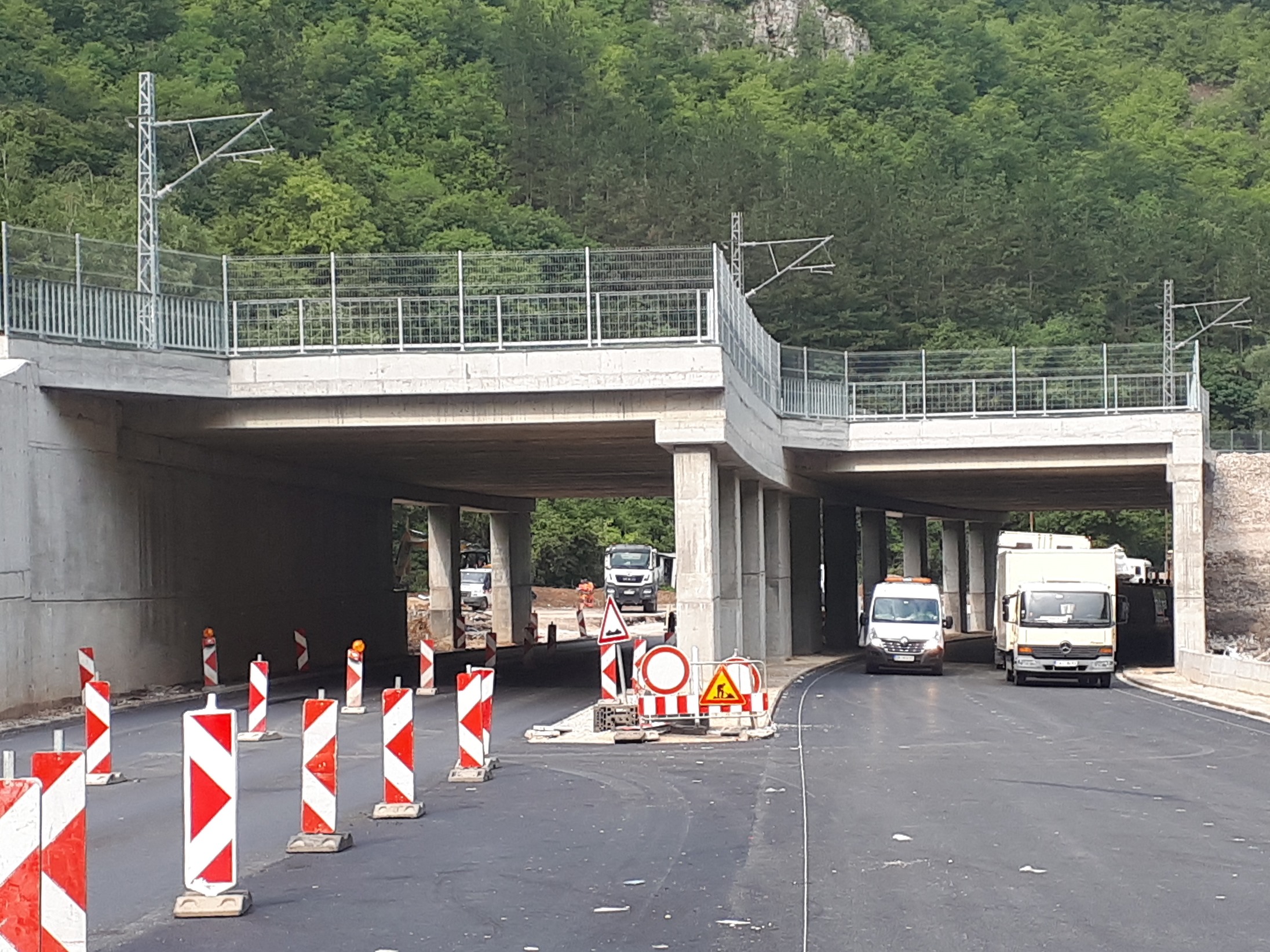 Строителството на участъка Калотина - Драгоман от АМ „Европа“ се извършва без спиране на трафика по път I-8