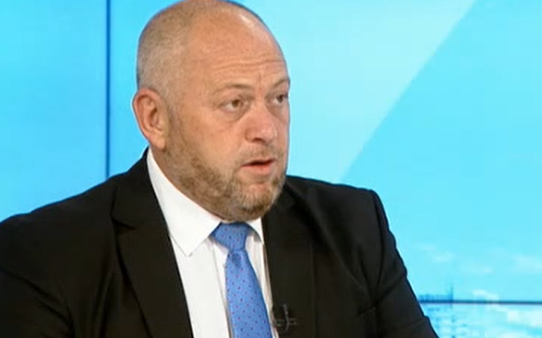 Папукчийски: Пътническите влакове и локомотивите са в трагично състояние