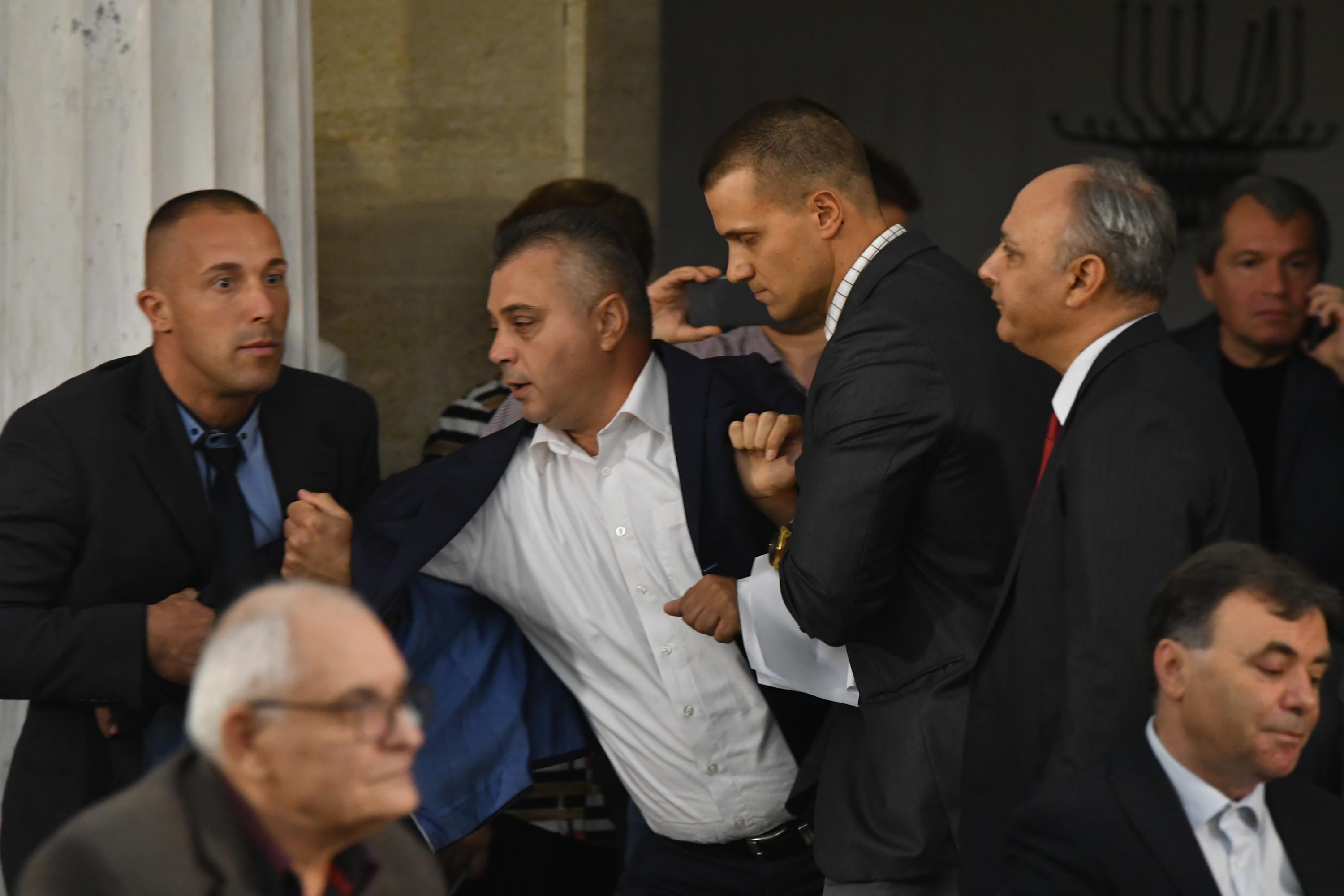 Скандал при жребия в ЦИК: НСО изведе Юлиан Ангелов (ВИДЕО, СНИМКИ)