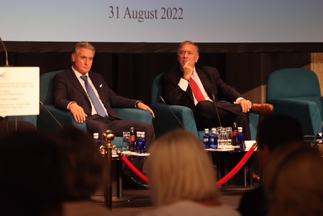 Помпейо: България може да е енергиен хъб в Югоизточна Европа (обзор)