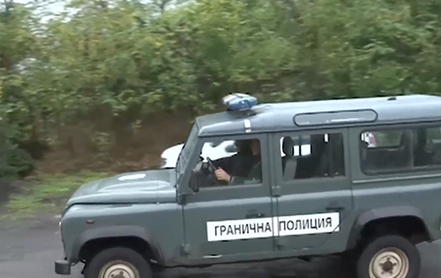 Хванаха каналджия с14 мигранти край ГКПП Олтоманци
