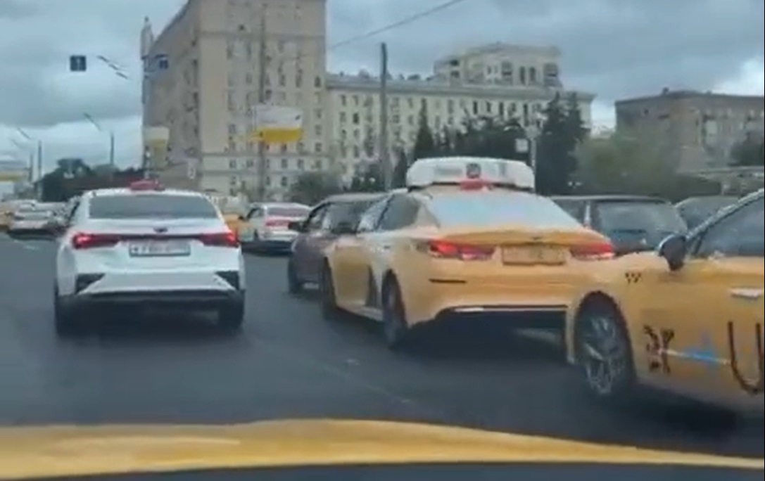 Хакери пратиха стотици таксита на един адрес в Москва (ВИДЕО)