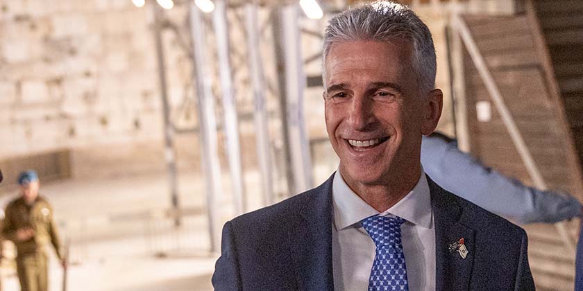 Хакери откраднаха снимка на зъбите на шефа на „Мосад“