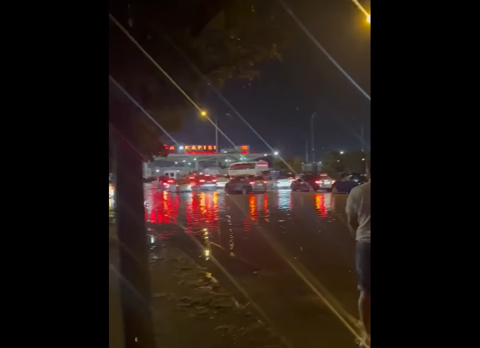 Порой наводни граничния пункт Капитан Андреево - Капъкуле (СНИМКИ И ВИДЕО)