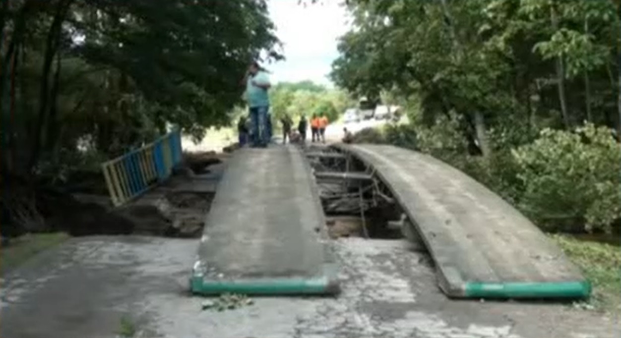 Поставиха временен мост между селата Богдан и Московец