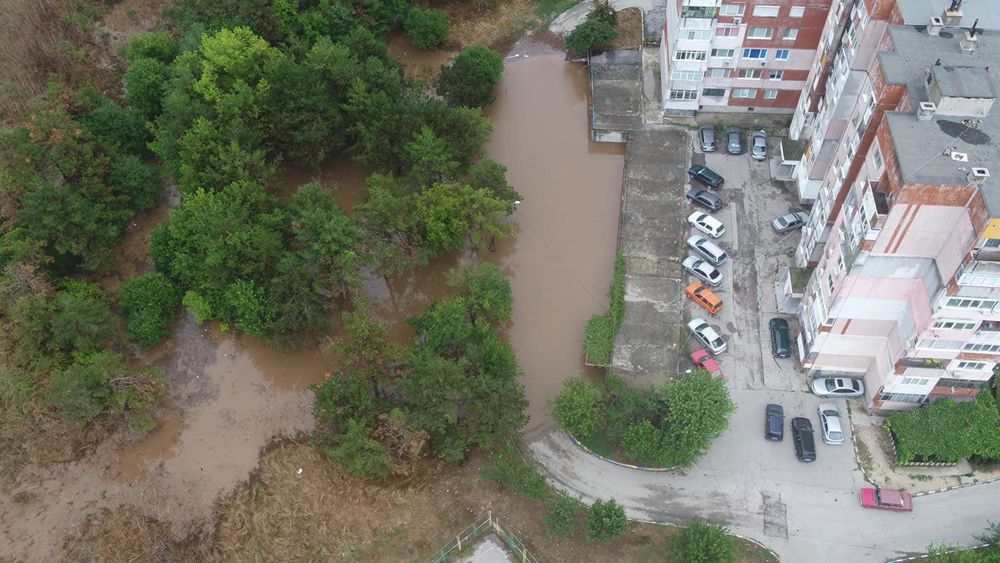 След пороя РЗИ-Добрич препоръча да се пие бутилирана вода