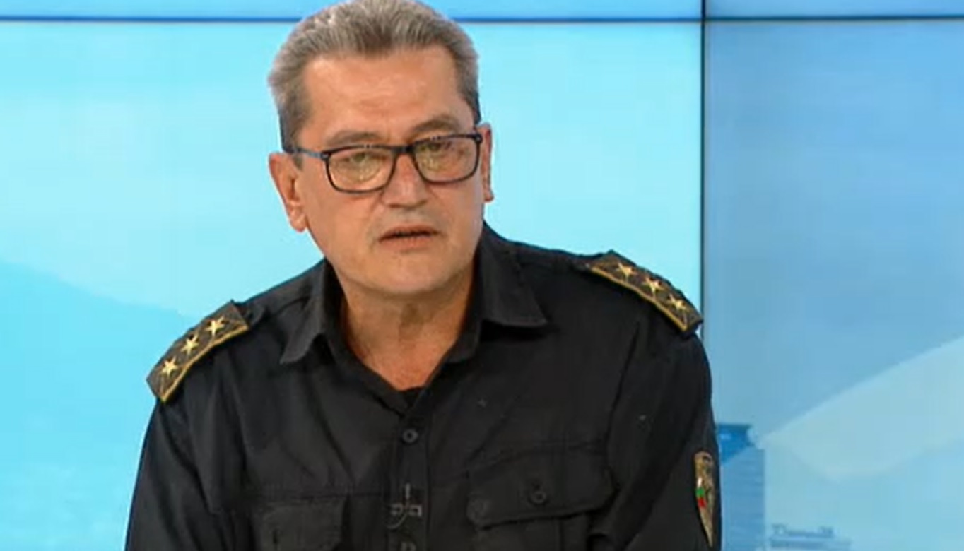 Гл. комисар Николов: Има достъп до засегнатите от наводненията села, но все още няма питейна вода